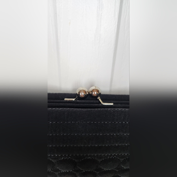 Vera Bradley Quilted Circle Black Textured Clutch with Removable Chain Strap - Picture 5 of 12